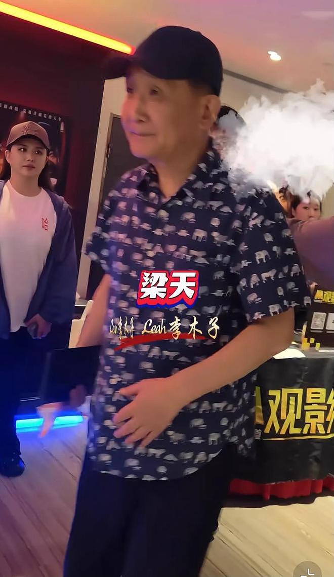 63岁蔡明支持陈佩斯电影落泪，瘦很多、脸不僵了，穿花裙子很漂亮（组图） - 11