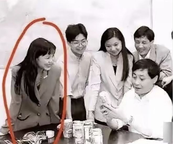 杜建英暗线蛰伏三十年,宗馥莉女帝宝座还稳吗?(组图) - 17