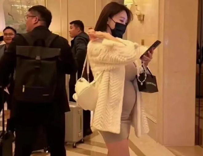 叶珂高调复出直播!十几万人围观,被问生孩子眼神飘忽避而不谈(组图) - 2