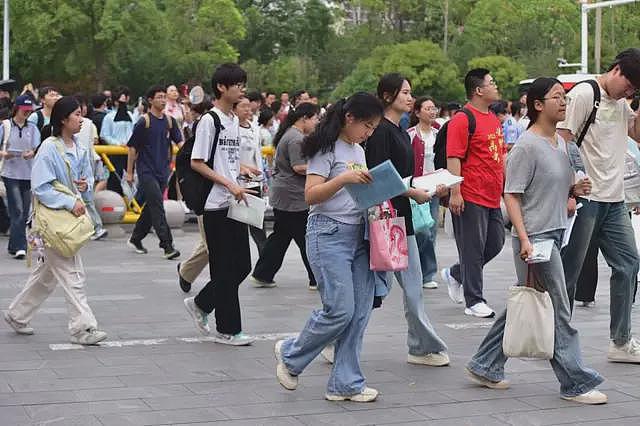 特权阶层接连爆雷,中国网民震怒(组图) - 2