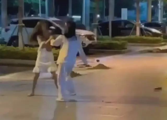 男子给出轨妻子磕头!大喊月入十万仍被妻子嫌弃,儿子在旁无助大哭(组图) - 21