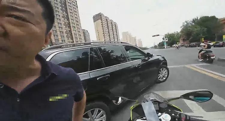 “你动我试试,我弄死你个玩意儿”!男子别停摩托车后续:前同事透露更多,平时就嚣张,开会时也吵架(视频/组图) - 2