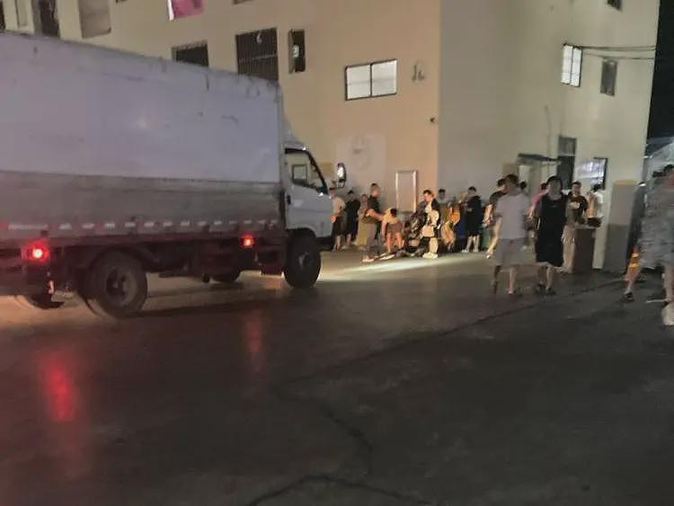 柬埔寨扫荡电诈园区大批人员转移,当地华人:有人跳车逃跑,警方设卡严查(组图) - 1
