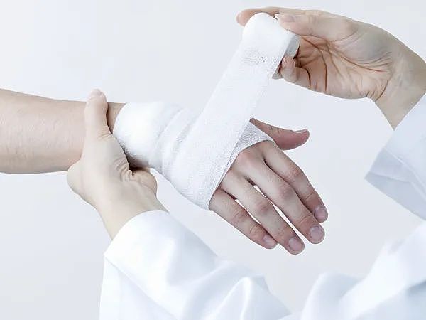 揪心！这场意外爆炸刷屏，女儿手指黏连、妈妈全身85%烧伤！每个家庭警惕（组图） - 11