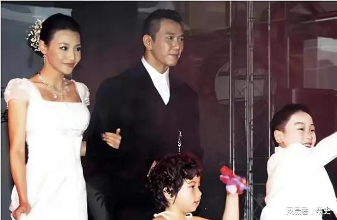 温兆伦现状:60岁依然很帅,三婚娶小20岁赵庭,10岁女儿更像妈妈(组图) - 13