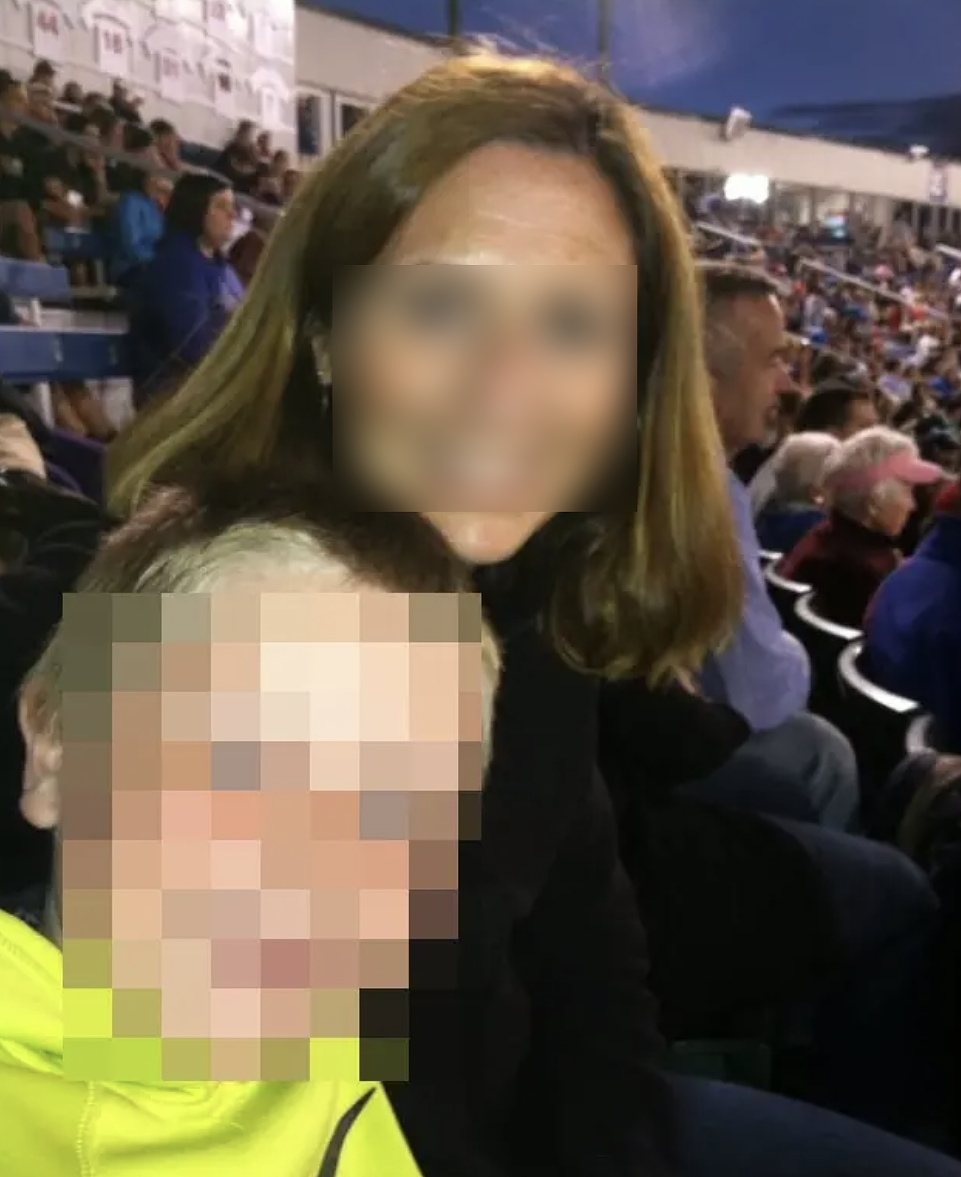 全美吃瓜!已婚科技大佬偷恋女下属演唱会被抓包,大屏曝又羞又恼尴尬瞬间网友笑晕:接受审判吧哈哈哈(组图) - 10