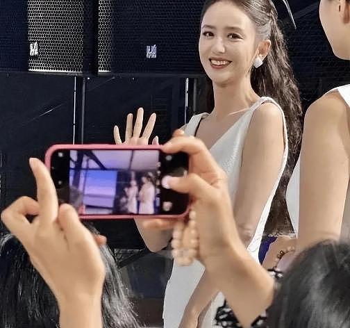同样都是国民女神，如今再看董璇佟丽娅这对好闺蜜，才知差距在哪（组图） - 16