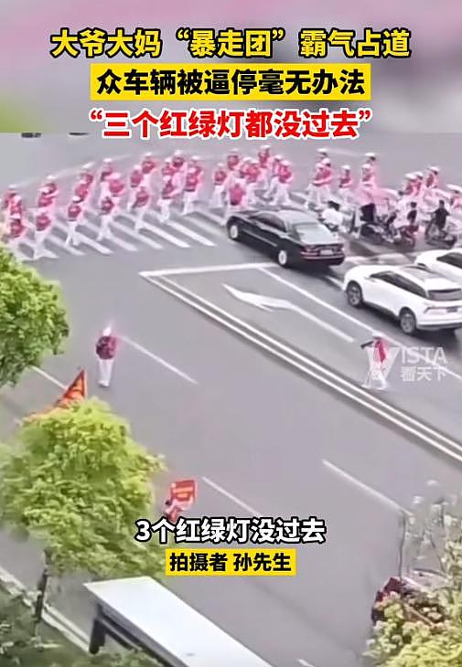 辽宁百名老人列队堵路,逼停消防及救护车!视频引发热议,网友吵翻(视频/组图) - 20