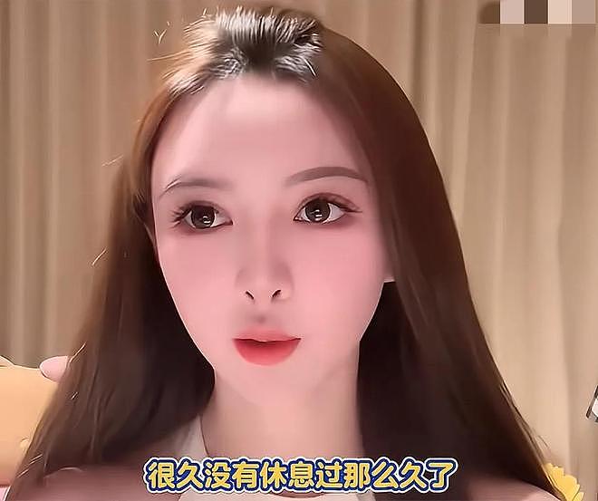 叶珂高调复出直播!十几万人围观,被问生孩子眼神飘忽避而不谈(组图) - 6
