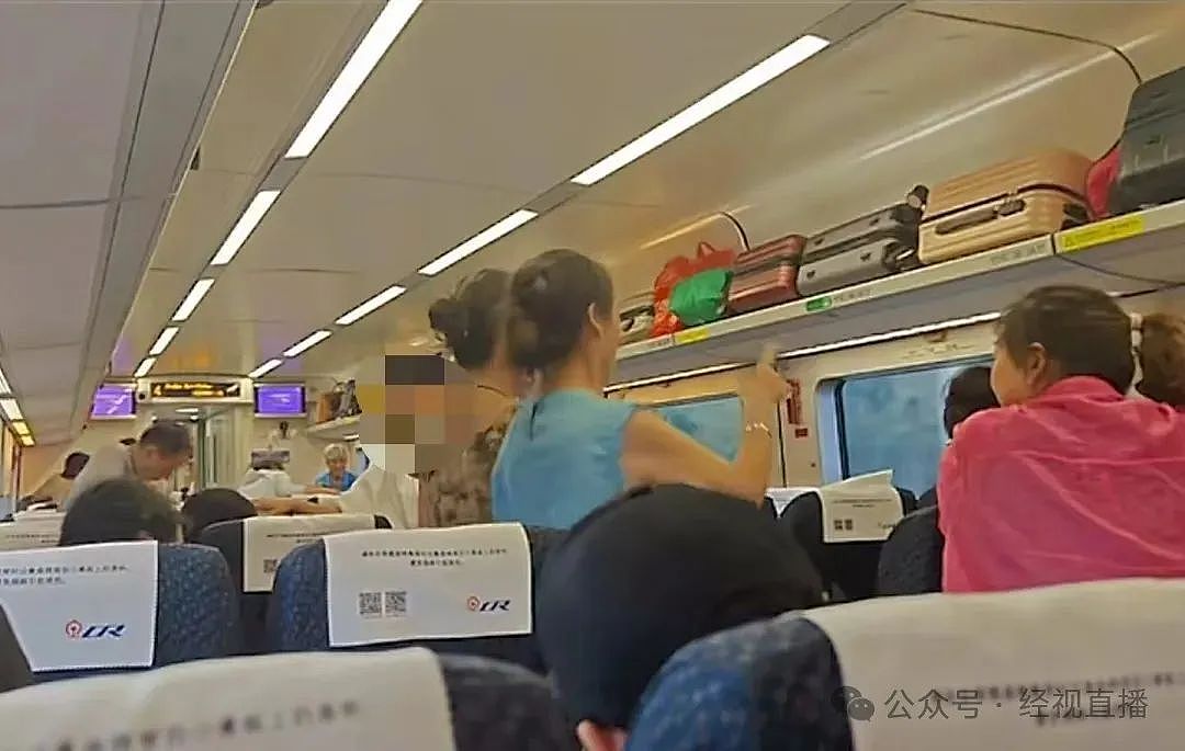 中国大妈在高铁跳舞多次劝说无果，官方回应：可报警处理（视频/组图） - 2