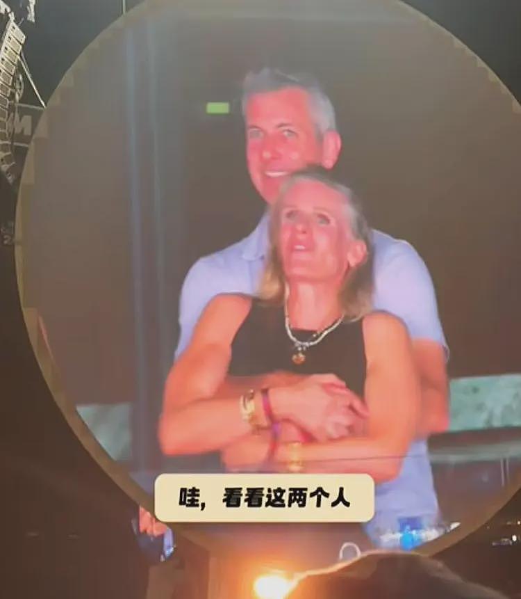演唱会偷情被6万人抓奸！美国版