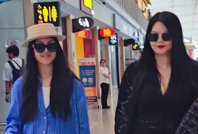 王诗龄和妈妈去日本旅游!李湘胖到没下巴,母女一人一只爱马仕(组图) - 6