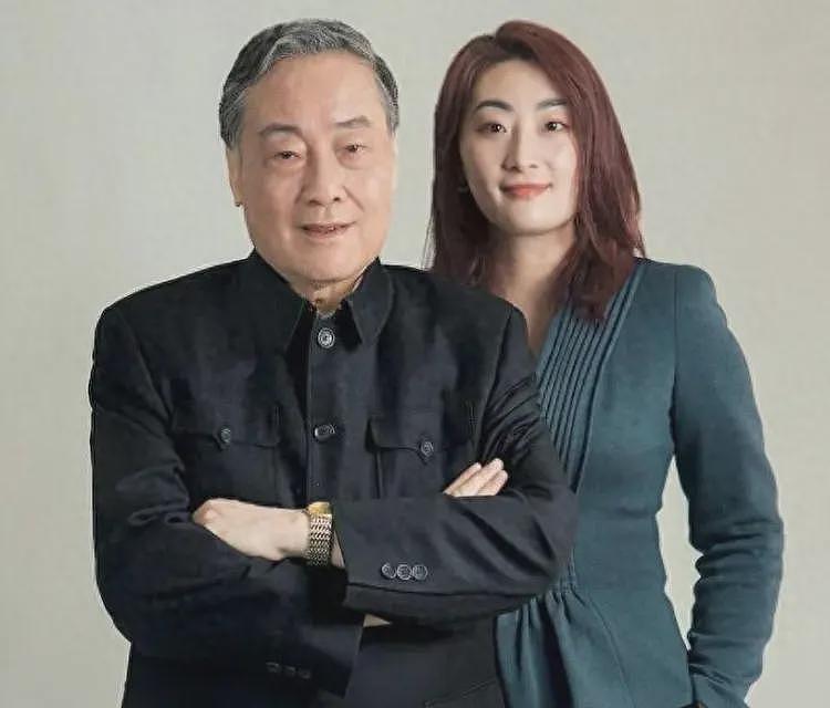 宗馥莉走到今天该怪谁？不仅遭亲叔“捅刀”，杜建英也开始动手了（组图） - 1