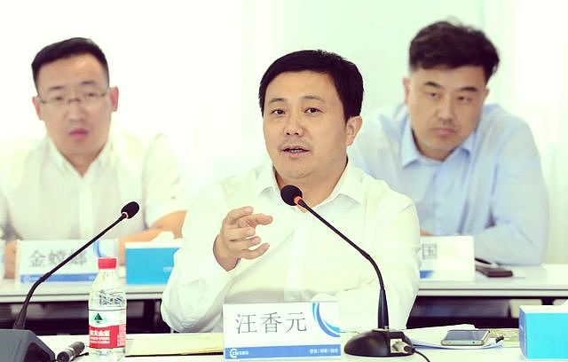 江苏太仓市委书记落马！疑遭同济大学校花情人举报，作风高调吃饭身后一人站一个小妹（组图） - 2