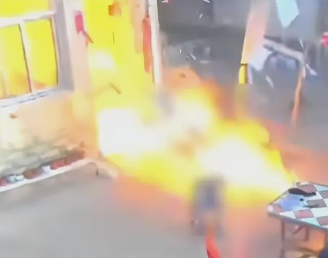 煤气爆炸后续！爸爸先跑，母女俩严重烧伤，治疗要100万，家属回应（视频/组图） - 2