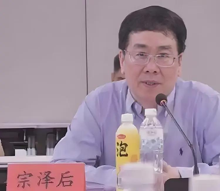 宗馥莉走到今天该怪谁？不仅遭亲叔“捅刀”，杜建英也开始动手了（组图） - 11