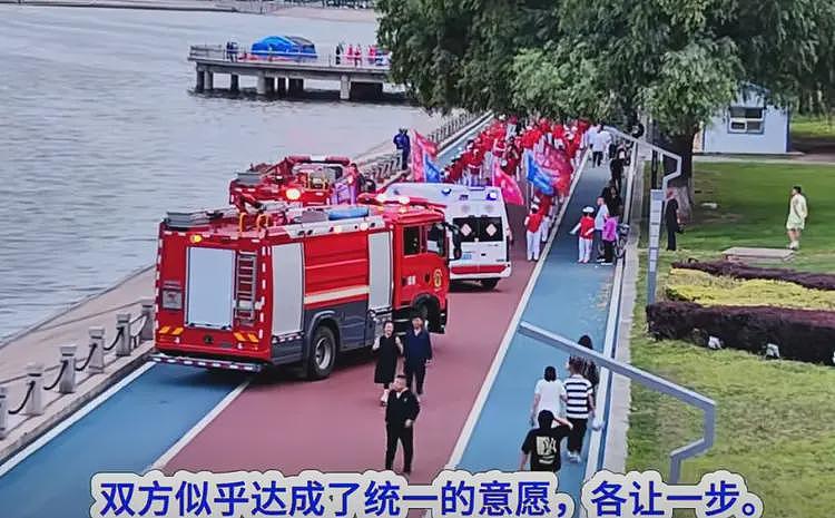 辽宁暴走团堵死3辆救援车通行：百名中老年，列队僵持，引发众怒（视频/组图） - 9
