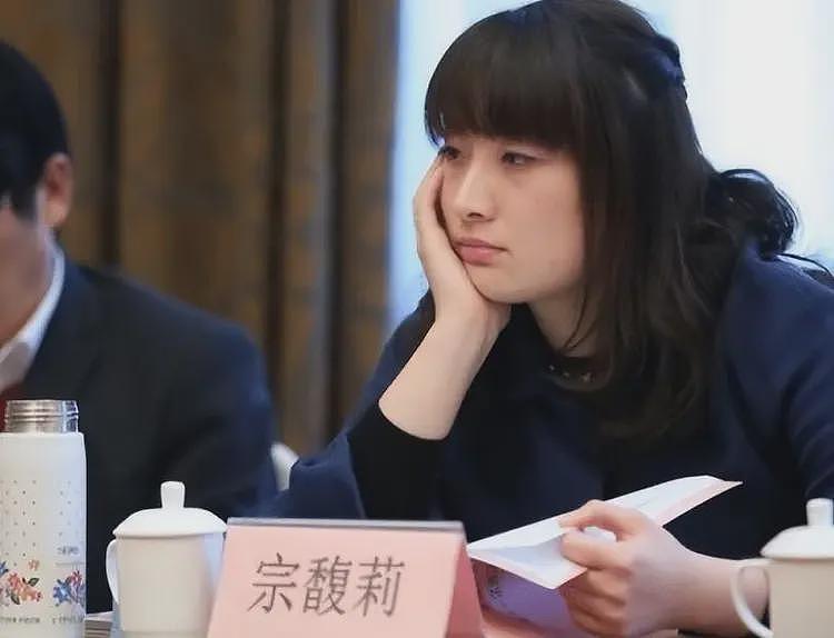 宗馥莉走到今天该怪谁？不仅遭亲叔“捅刀”，杜建英也开始动手了（组图） - 17
