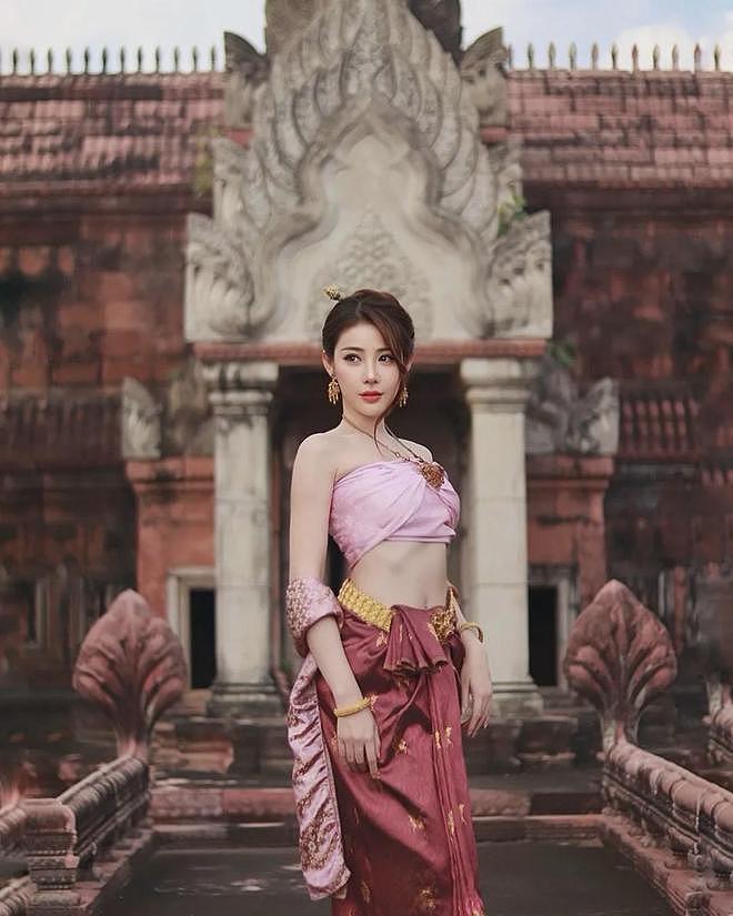 【美女】高颜值模特，S级身材，有料又敢穿，性感又火辣（组图） - 6