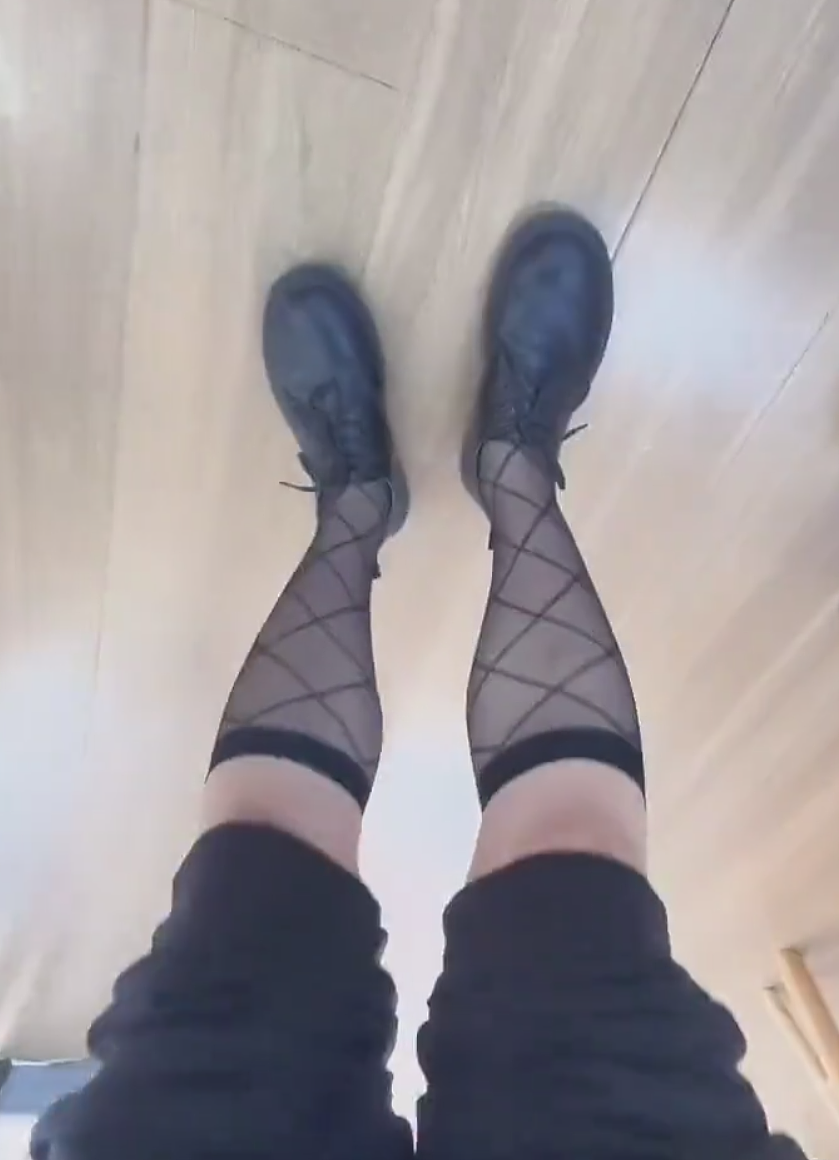 【爆笑】还有人敢搞穿黑丝免费吃饭的活动？看到这一幕后：在性感和花钱中选择了变态...（组图） - 6