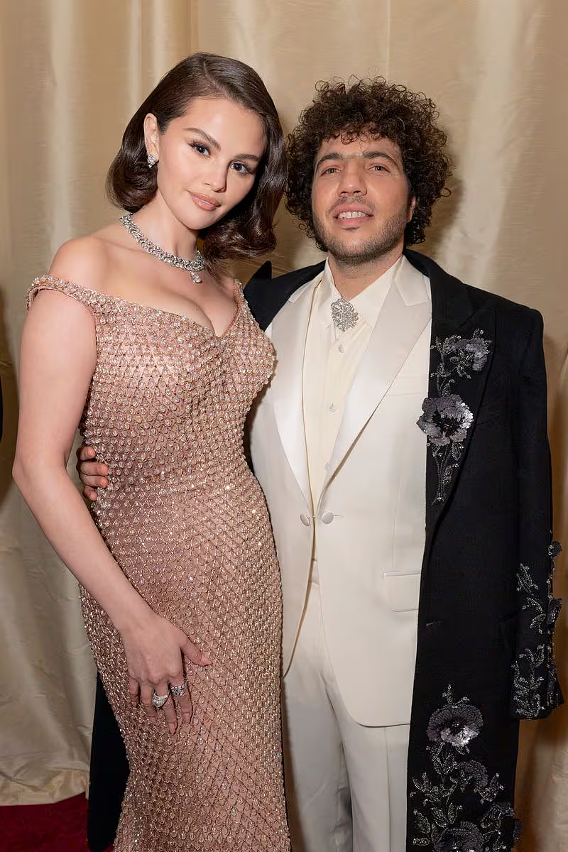 赛琳娜婚期已定?将与挚爱男友举办盛大秋日婚礼,巨星好友霉霉或全程参与当“花童”?(组图) - 1