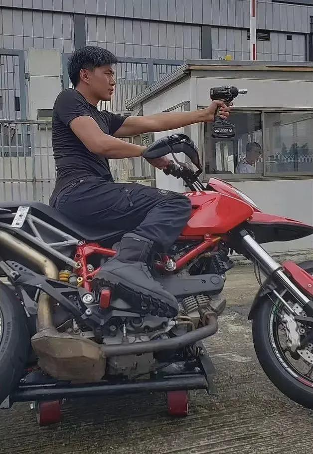 网红女骑手车祸去世，年仅35岁！知情人：头盔没戴好（组图） - 9