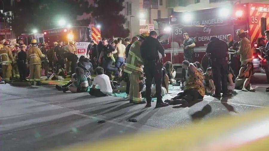 至少30人受伤!洛杉矶凌晨发生汽车冲撞人群事件,肇事司机被拖出来暴打后遭枪击(组图) - 3