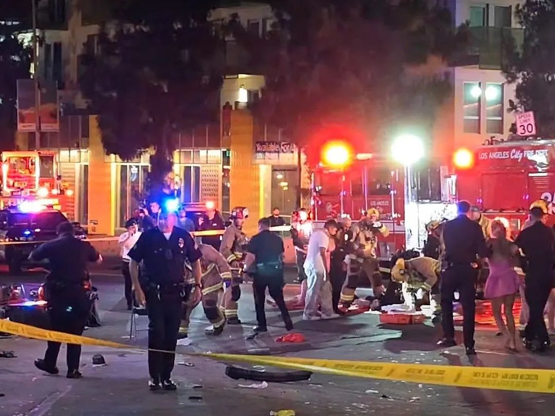 至少30人受伤!洛杉矶凌晨发生汽车冲撞人群事件,肇事司机被拖出来暴打后遭枪击(组图) - 2