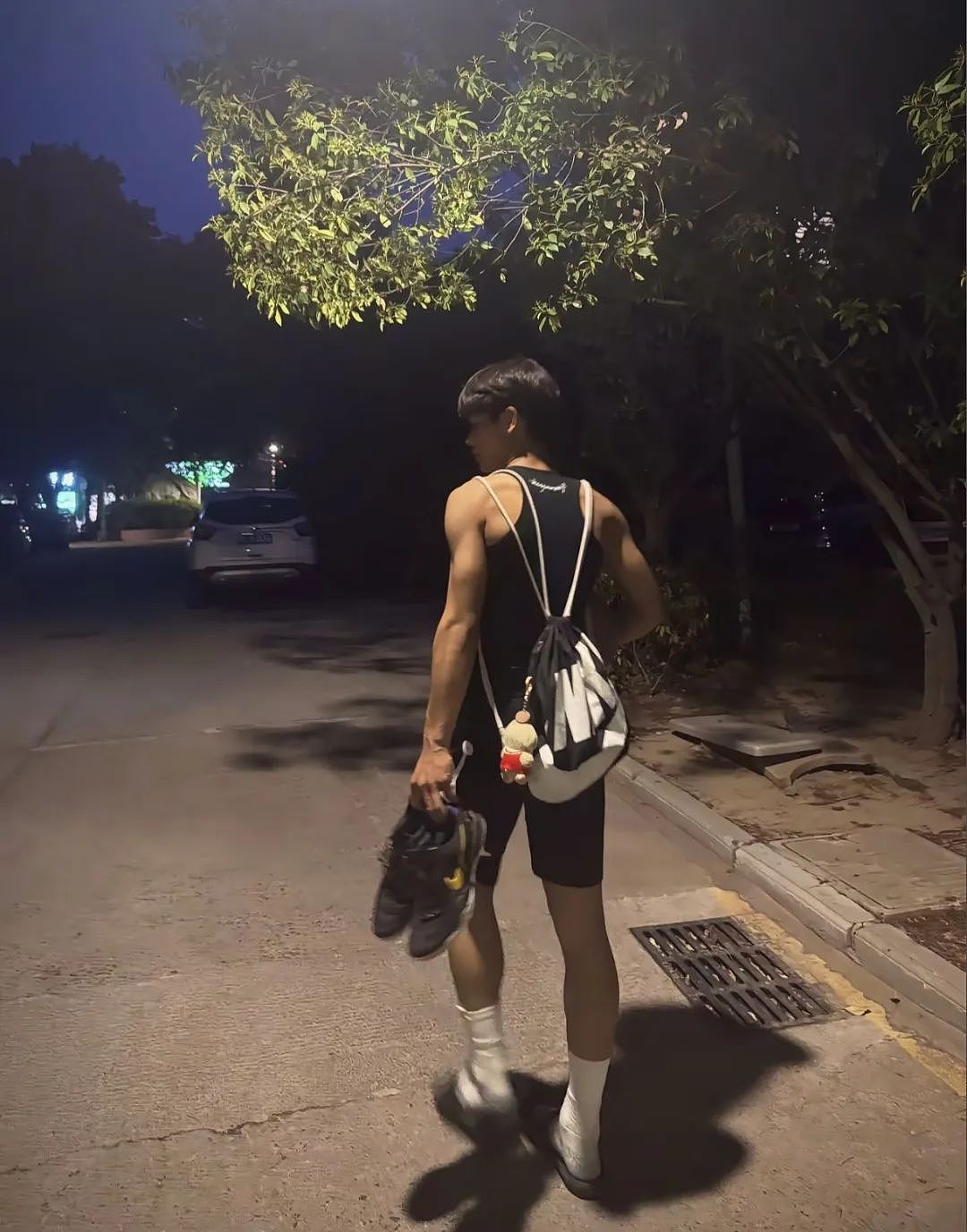 【帅哥】185黑皮体育生塌房,被曝小辣椒!网友辣评:还放不下用白袜吸流量吗?(组图) - 3