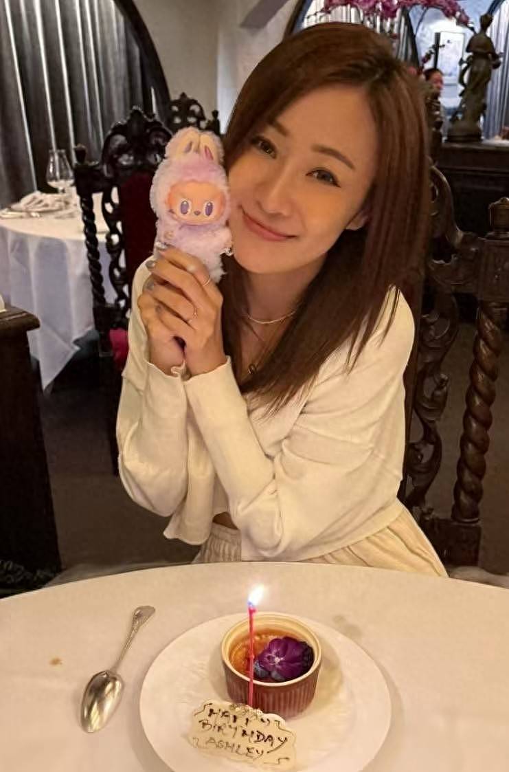 画面冲击!前TVB花旦床上拍片更特写下体....(组图) - 1