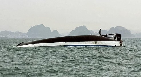 越南下龙湾游船倾覆，至少34人死亡8人失踪（图） - 1