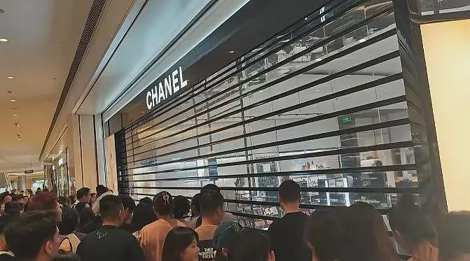 顾客遭香奈儿柜姐群殴后续，现场惨烈，知情人发声，原因不简单（视频/组图） - 8