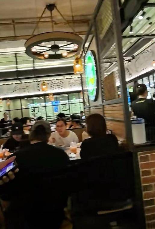 一家六口无家可归?香港知名男星回应离婚传闻,否认“妻离子散”(组图) - 7