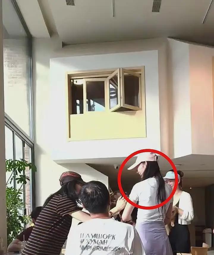 沈腾林允绯闻再添新料！两人前后现身偏僻公园，疑似孩子也去了（组图） - 8