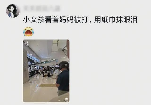 网传合肥香奈儿柜姐群殴顾客，只因拍了下商品，顾客女儿在一旁无助落泪（组图） - 3