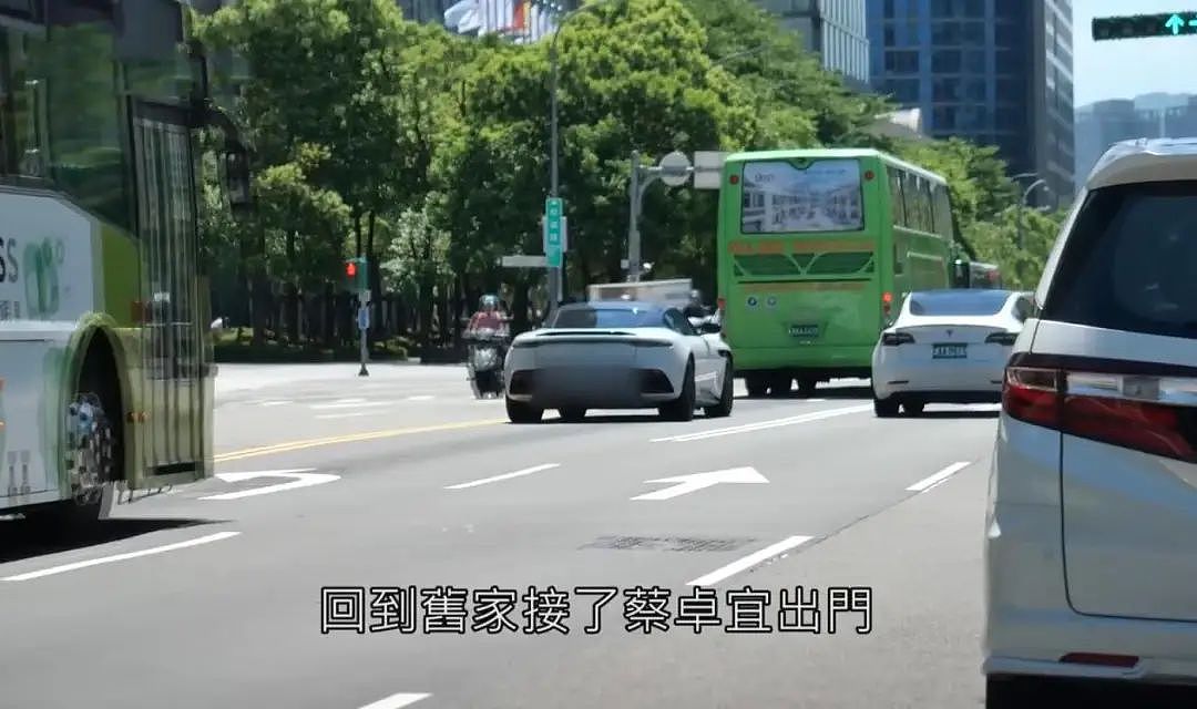 因10克拉钻戒闹掰?玩兄弟前任挞已婚少妇酒店约炮,逼婚决裂才2月又有新欢,旧爱崩溃街头爆哭?(组图) - 45