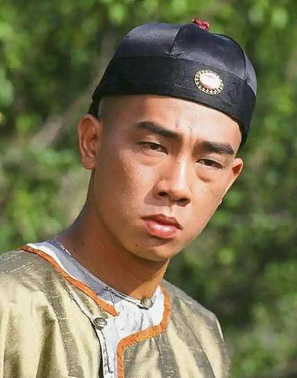 27年后再合体，68岁张国强冻龄过57岁陈小春，片场互动引回忆杀（组图） - 4