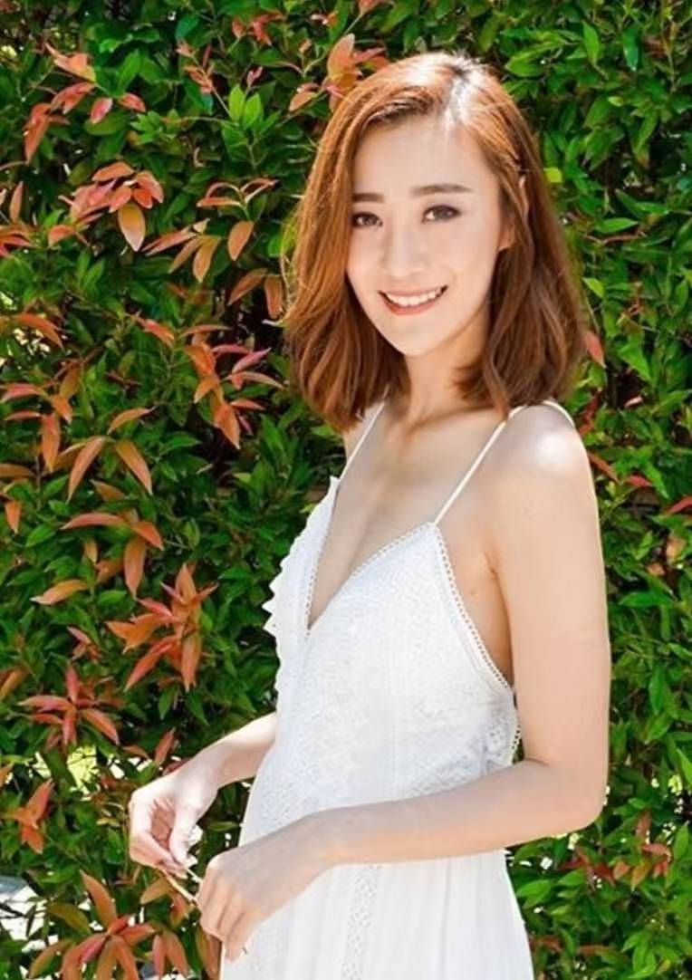画面冲击!前TVB花旦床上拍片更特写下体....(组图) - 2