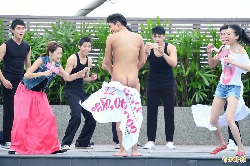 因10克拉钻戒闹掰?玩兄弟前任挞已婚少妇酒店约炮,逼婚决裂才2月又有新欢,旧爱崩溃街头爆哭?(组图) - 53