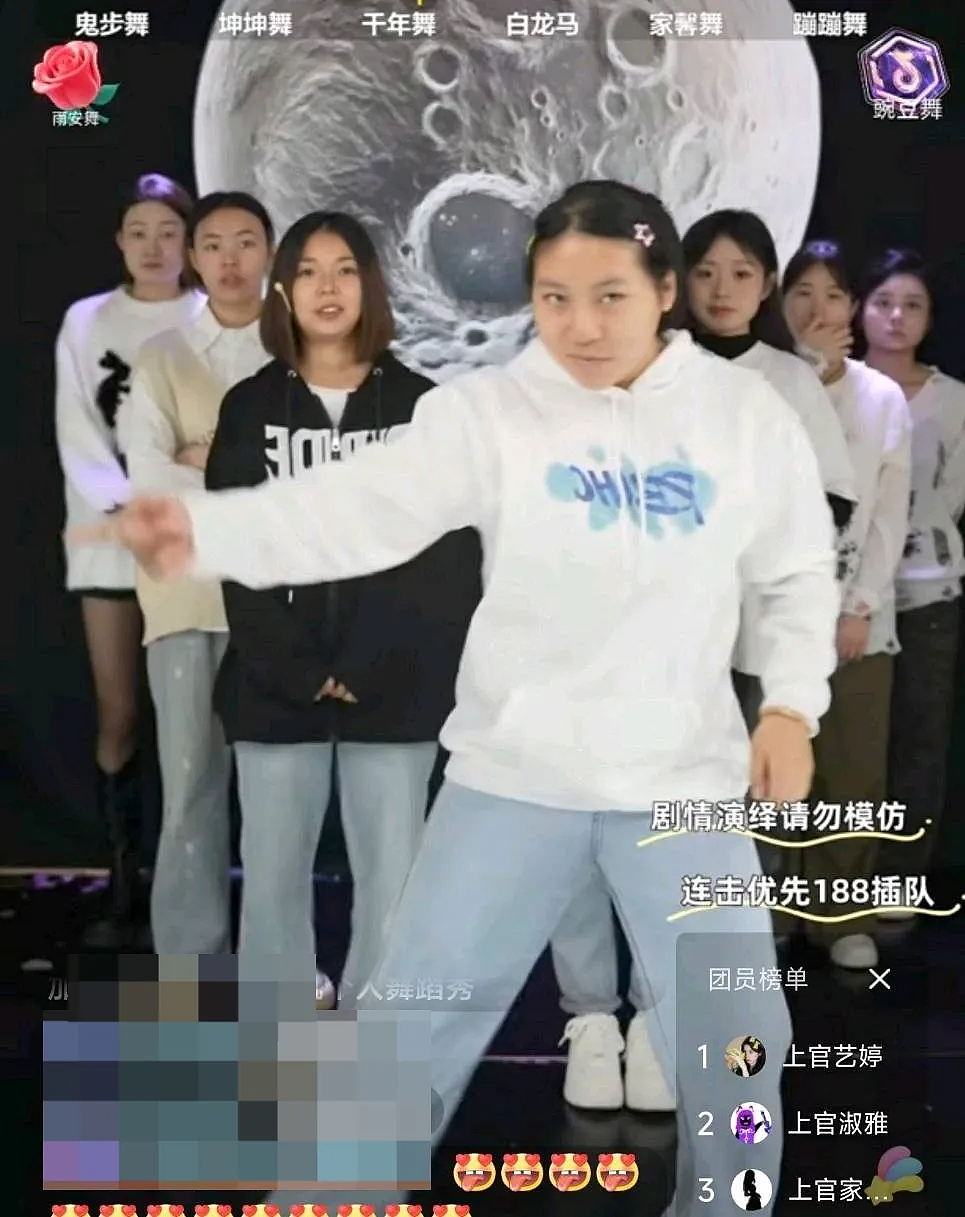河南电视台,00后女记者转行“擦边主播”,从“法治节目”到“扭腰摆臀”,这跨度有点大啊(组图) - 27