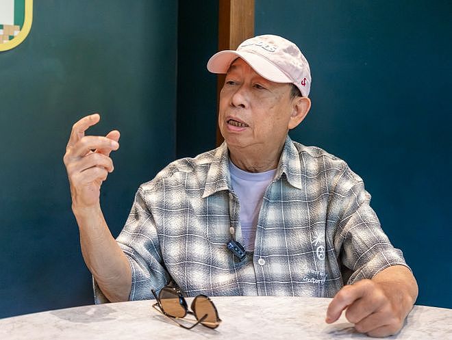 75岁知名港星公开征婚，37岁儿子在家啃老，花几十万读书毕不了业（组图） - 10