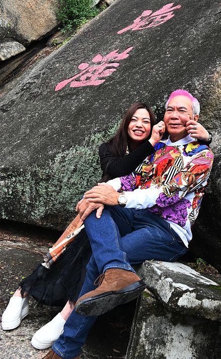 75岁知名港星公开征婚，37岁儿子在家啃老，花几十万读书毕不了业（组图） - 4