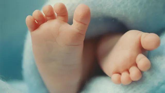 英国成功结合三人DNA诞生婴儿，截断遗传病传播（组图） - 1