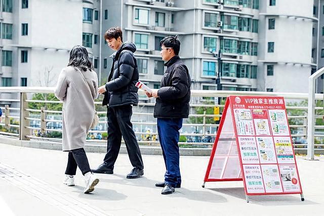 业主卖房被“降价”逼疯：有中介直接提客户预算低120万（组图） - 1
