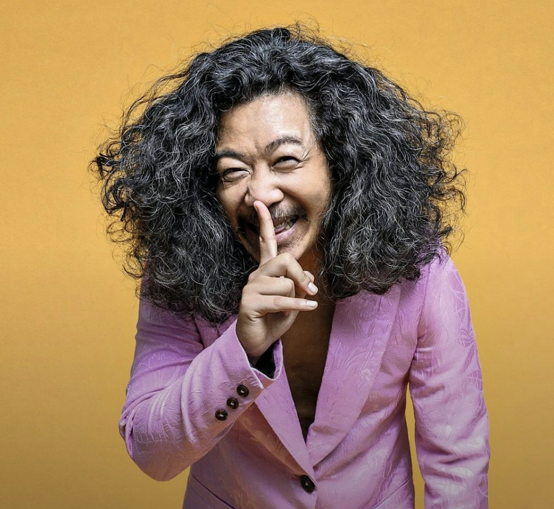 捡个手机 命没了!华裔演员8楼坠下惨死,原计划第二天到加拿大演出(组图) - 2