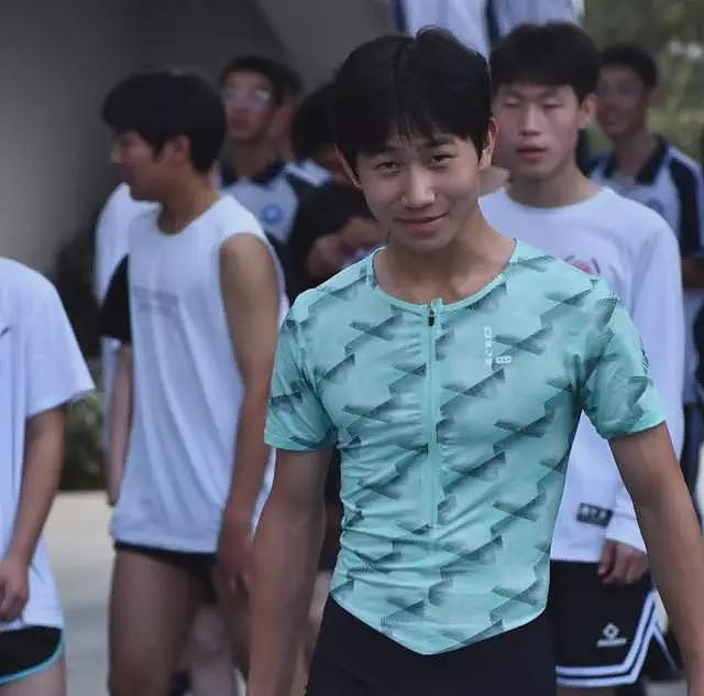 短跑运动员虞锦去世!年仅18岁太可惜,曝车祸现场,疑过快导致(组图) - 12