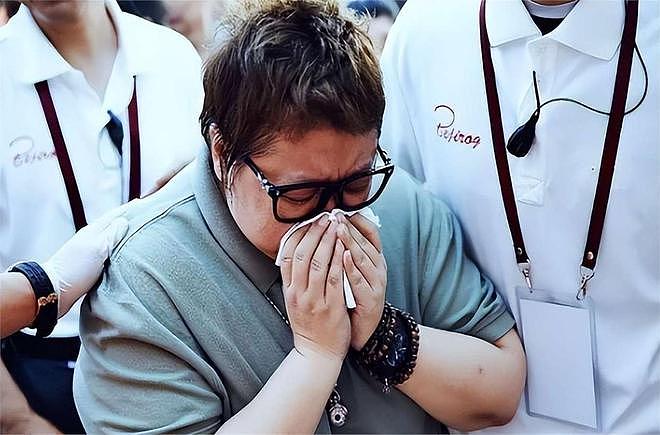 逼死原配、代言翻车?“看破又说破”的韩红,没给唐国强留退路(组图) - 9