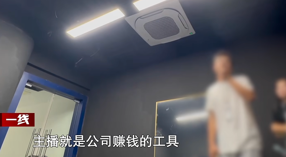 河南电视台,00后女记者转行“擦边主播”,从“法治节目”到“扭腰摆臀”,这跨度有点大啊(组图) - 33