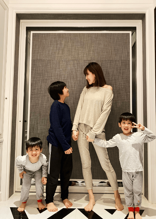 林志颖妻子晒泳装照，生仨娃一点小肚子都没有，41岁仍是少女身材（组图） - 3