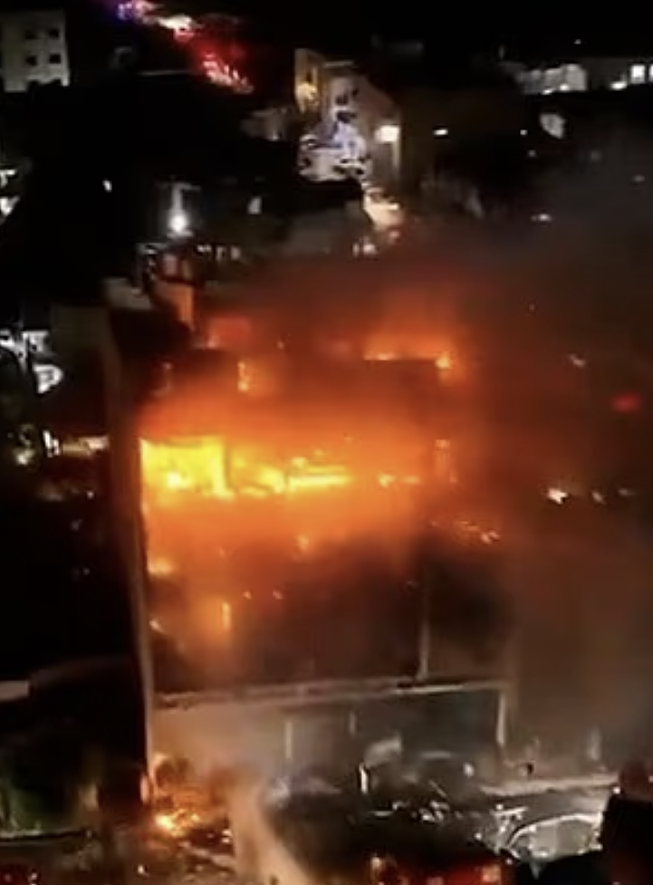 61死！商场爆炸秒沦焚尸炉，1家6口逛街惨死，民众楼顶求救，遍地焦尸（组图） - 1